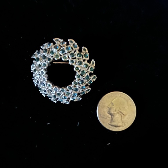 Jewelry - Vintage brooch.  Silver tone with blue crystals